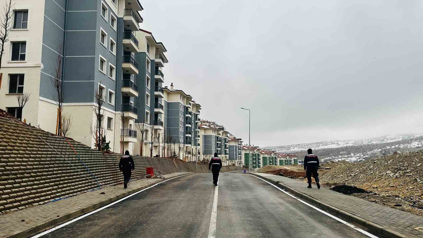 G&ouml;lbaşı&rsquo;nda jandarma vatandaşın g&uuml;venliği i&ccedil;in n&ouml;bette
