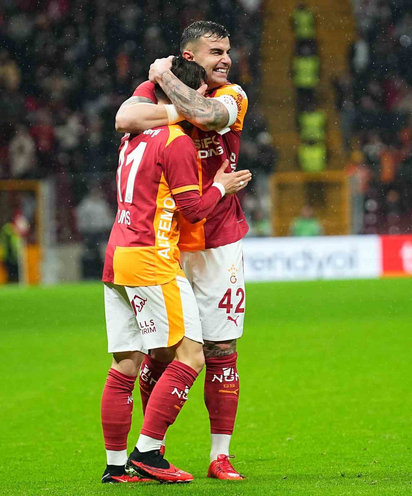 Trendyol Süper Lig: Galatasaray: 1 - Kayserispor: 0 (Maç devam ediyor)