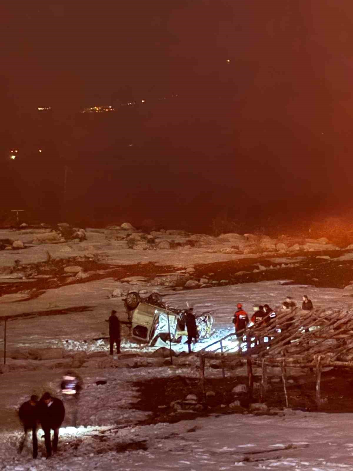 Şırnak’ta yoldan çıkarak takla atan araç hurdaya döndü: 1 ağır yaralı