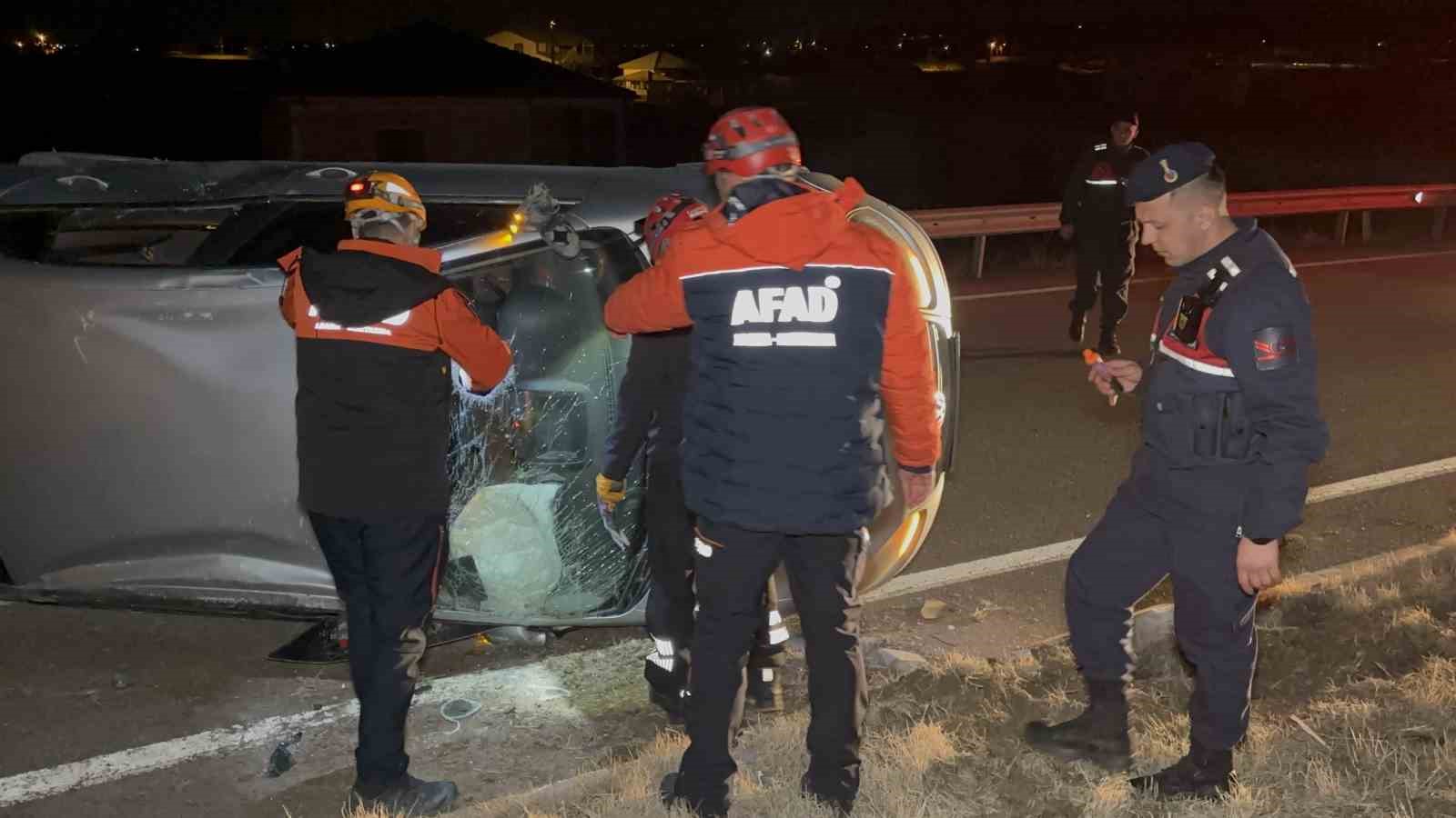 Aksaray&rsquo;da otomobil devrildi: 2 yaralı
