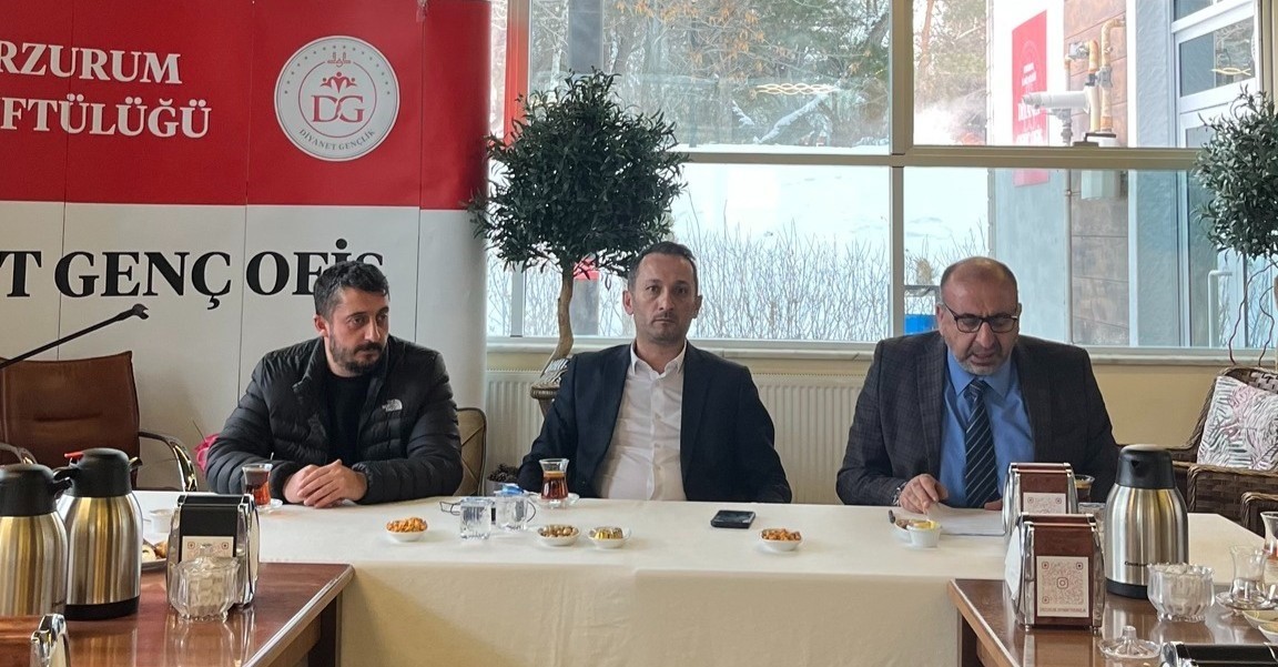 Gen&ccedil;liğin manevi rehberleri "Gen&ccedil; Ofis"te buluştu
