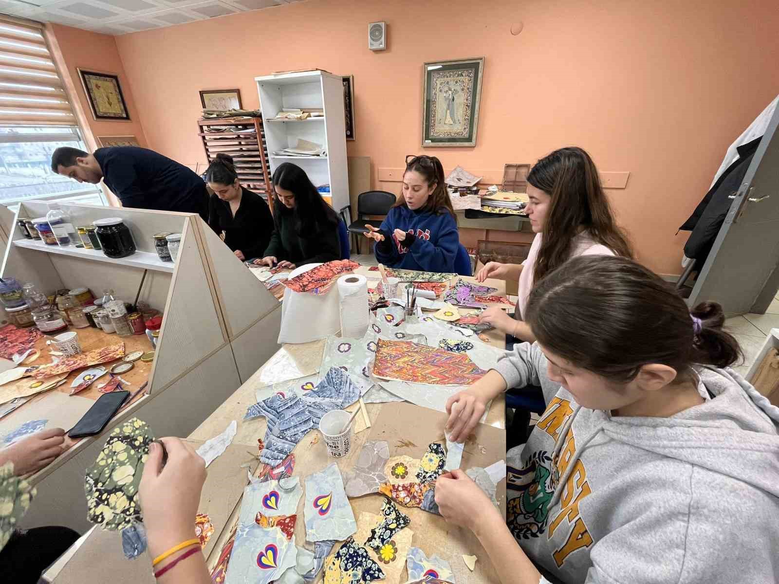 Ebru sanatıyla renkli buluşma