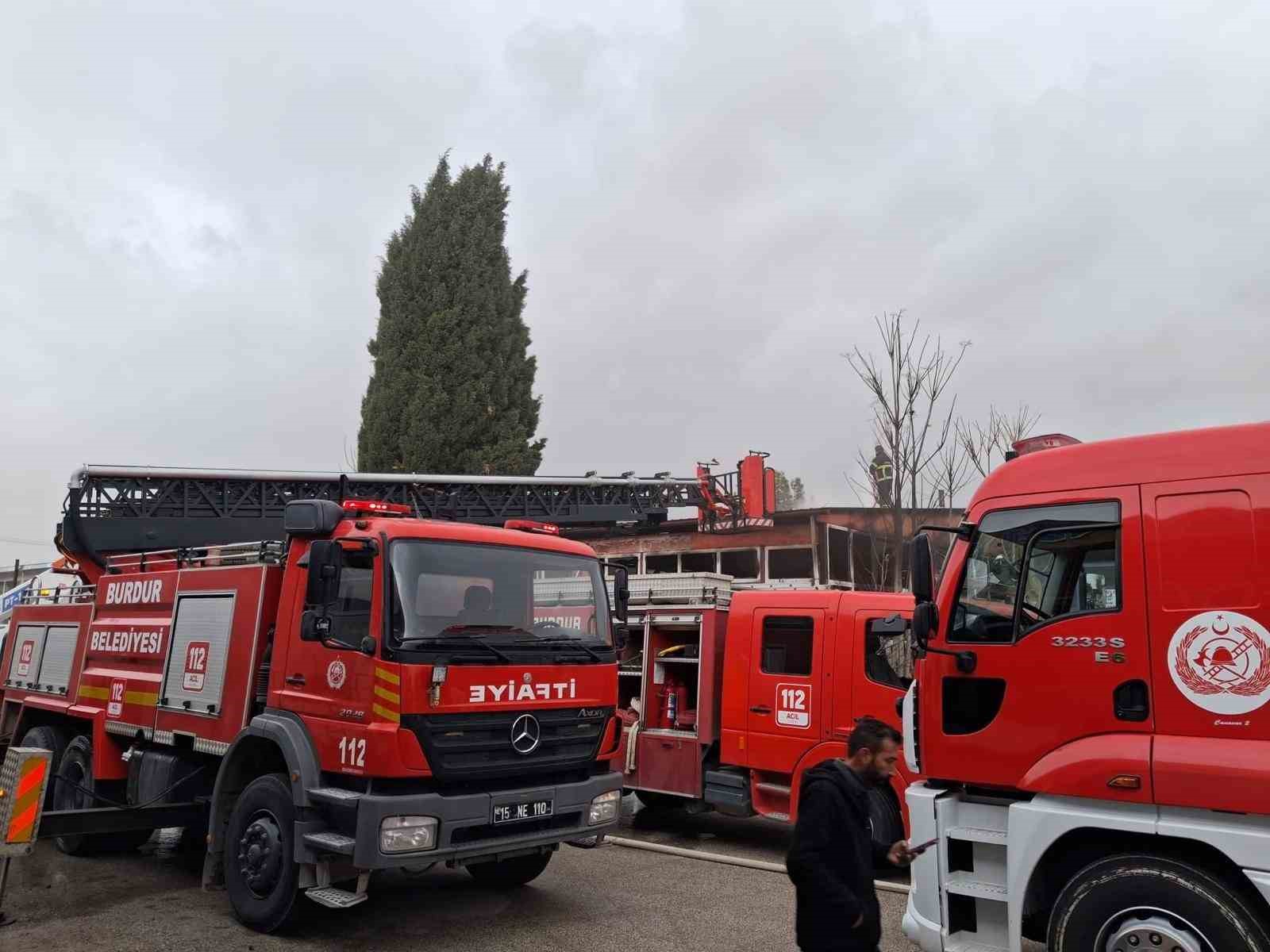 Burdur&rsquo;da mobilya imalathanesinde yangın
