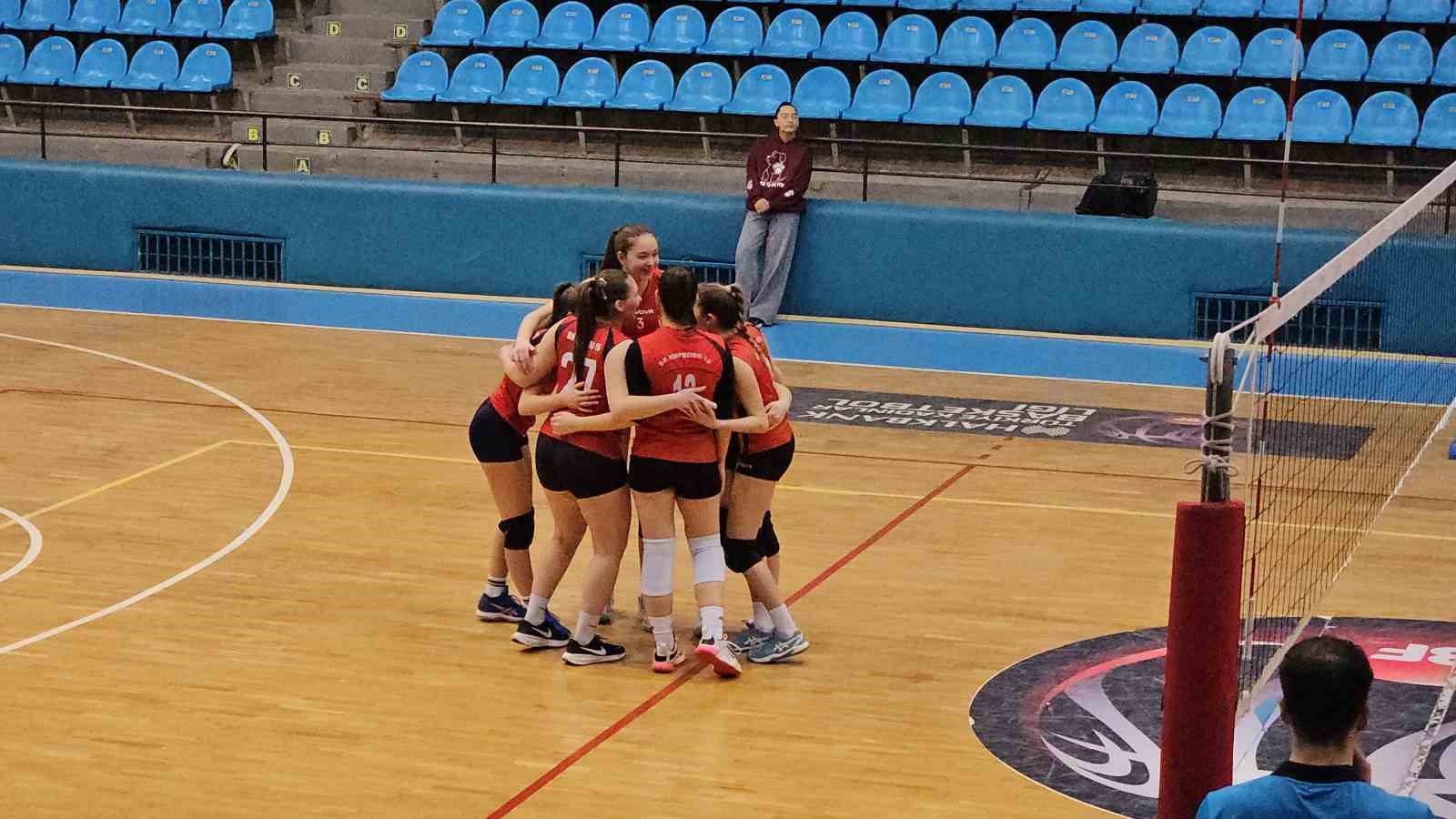 Bulgaristan Şampiyonu Kır Voleybol Takımı Edirne&rsquo;de
