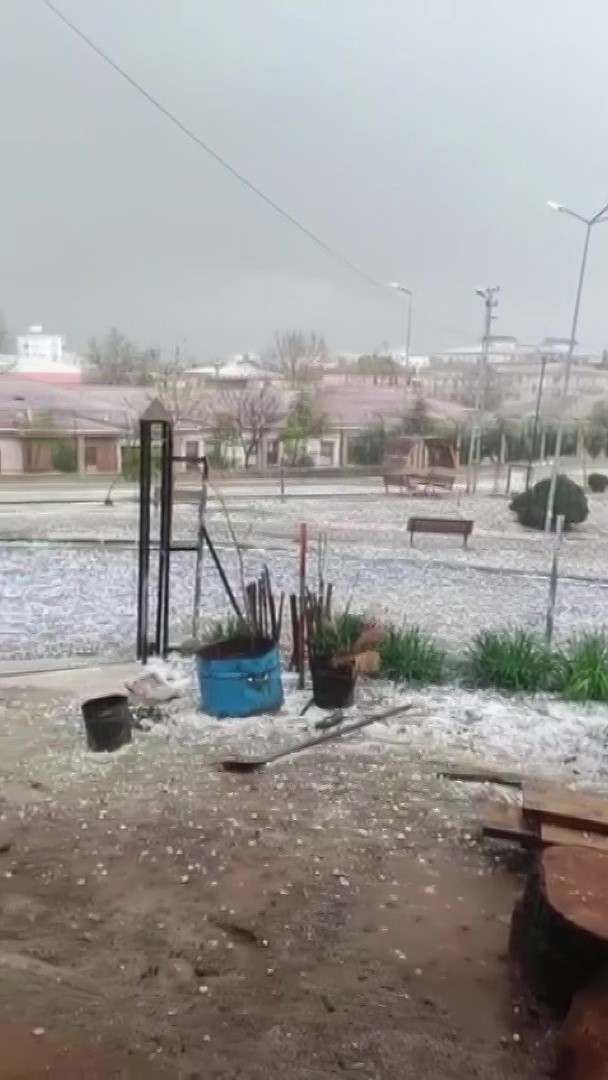 Adana&rsquo;da dolu yağışı etkili oldu
