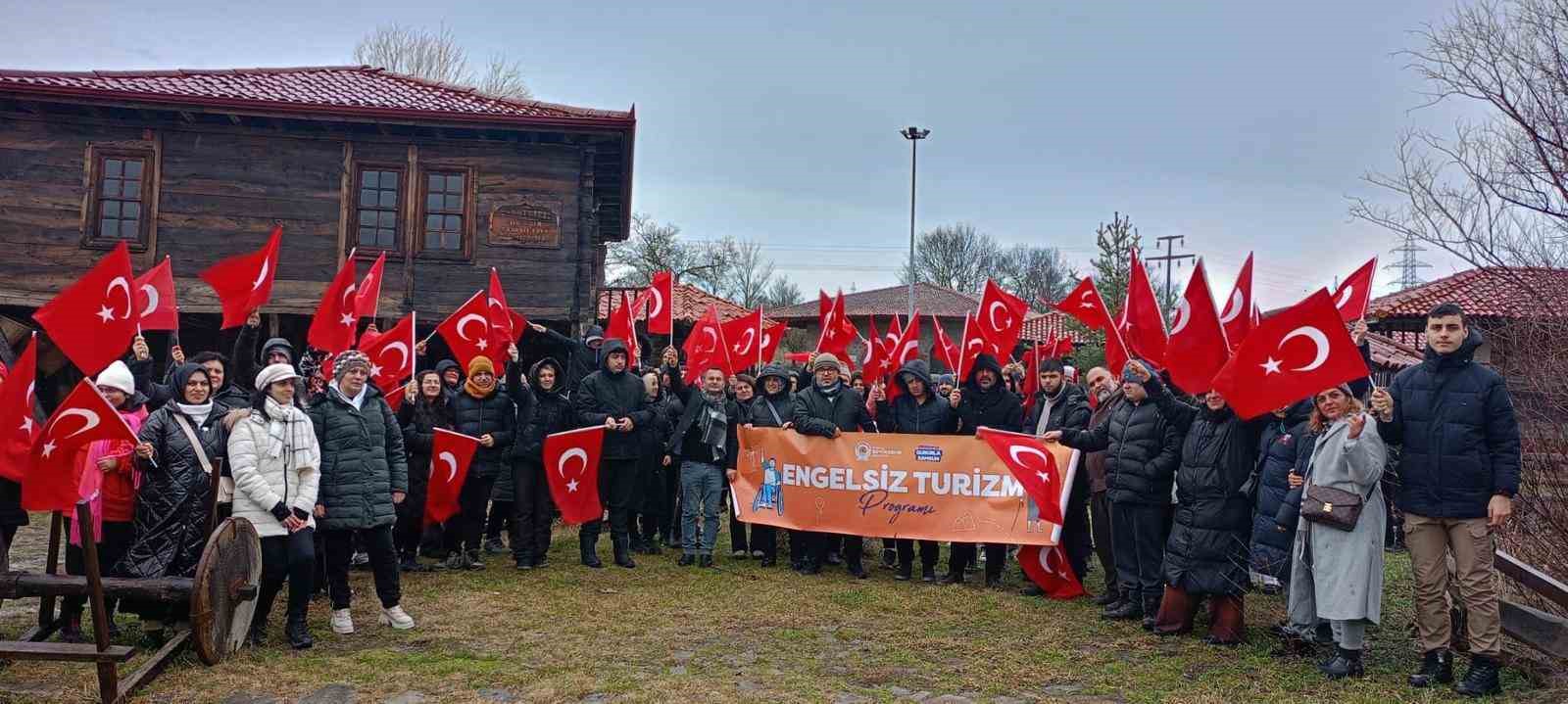 &Ouml;zel eğitim &ouml;ğrencileri Akdağ zirvesinde T&uuml;rk bayrağı a&ccedil;tı
