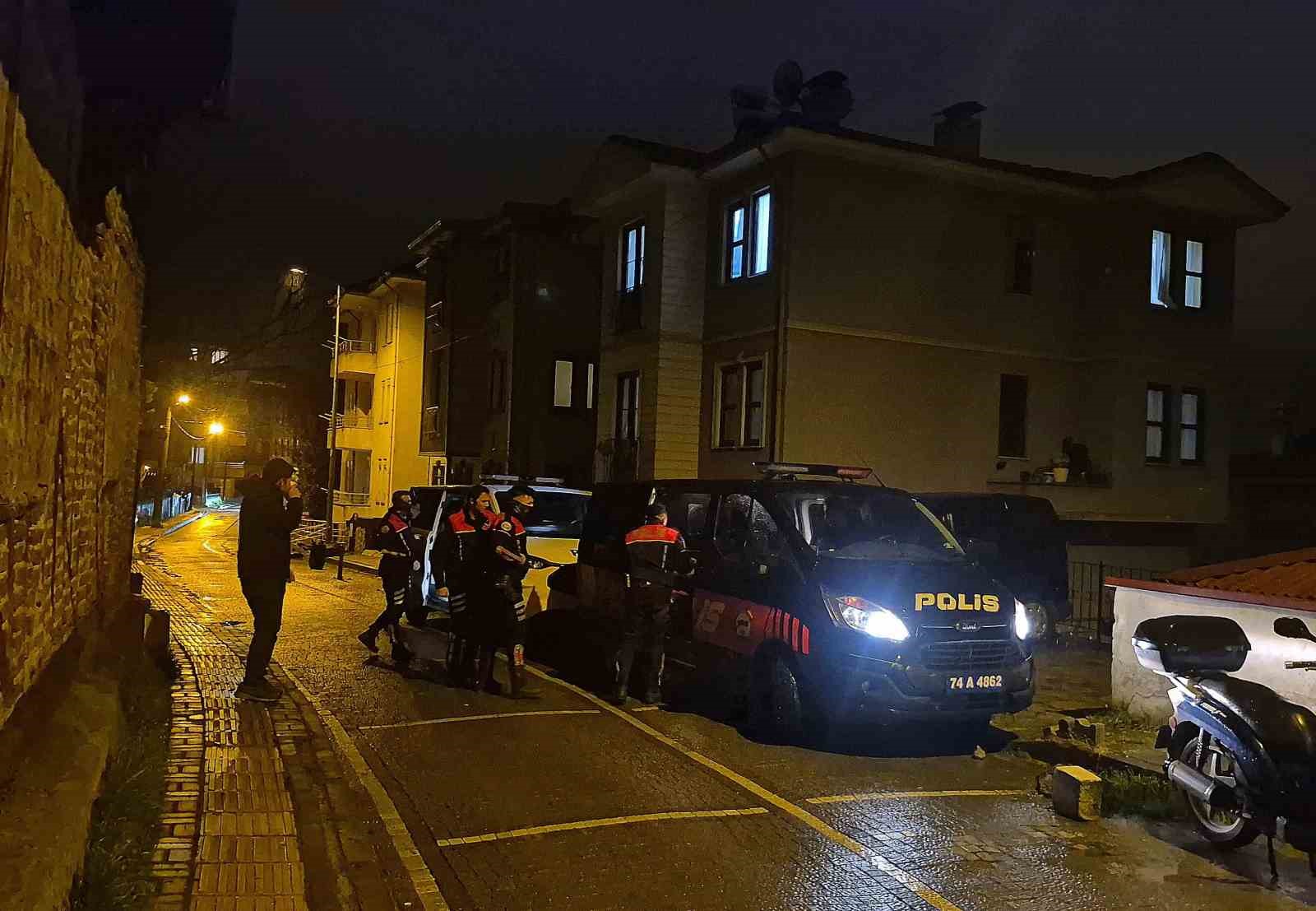 Aynı mahallede gelen 2 ayrı ihbar ekipleri harekete ge&ccedil;irdi
