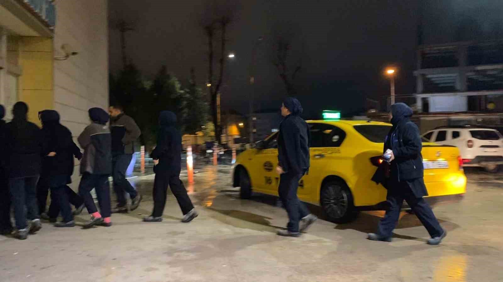 Bursa&rsquo;da tekstil fabrikasında gıda zehirlenmesi ş&uuml;phesi: 20 iş&ccedil;i hastaneye kaldırıldı
