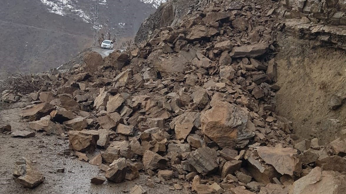Bitlis&rsquo;te yağış sonrası 6 farklı noktada heyelan meydana geldi
