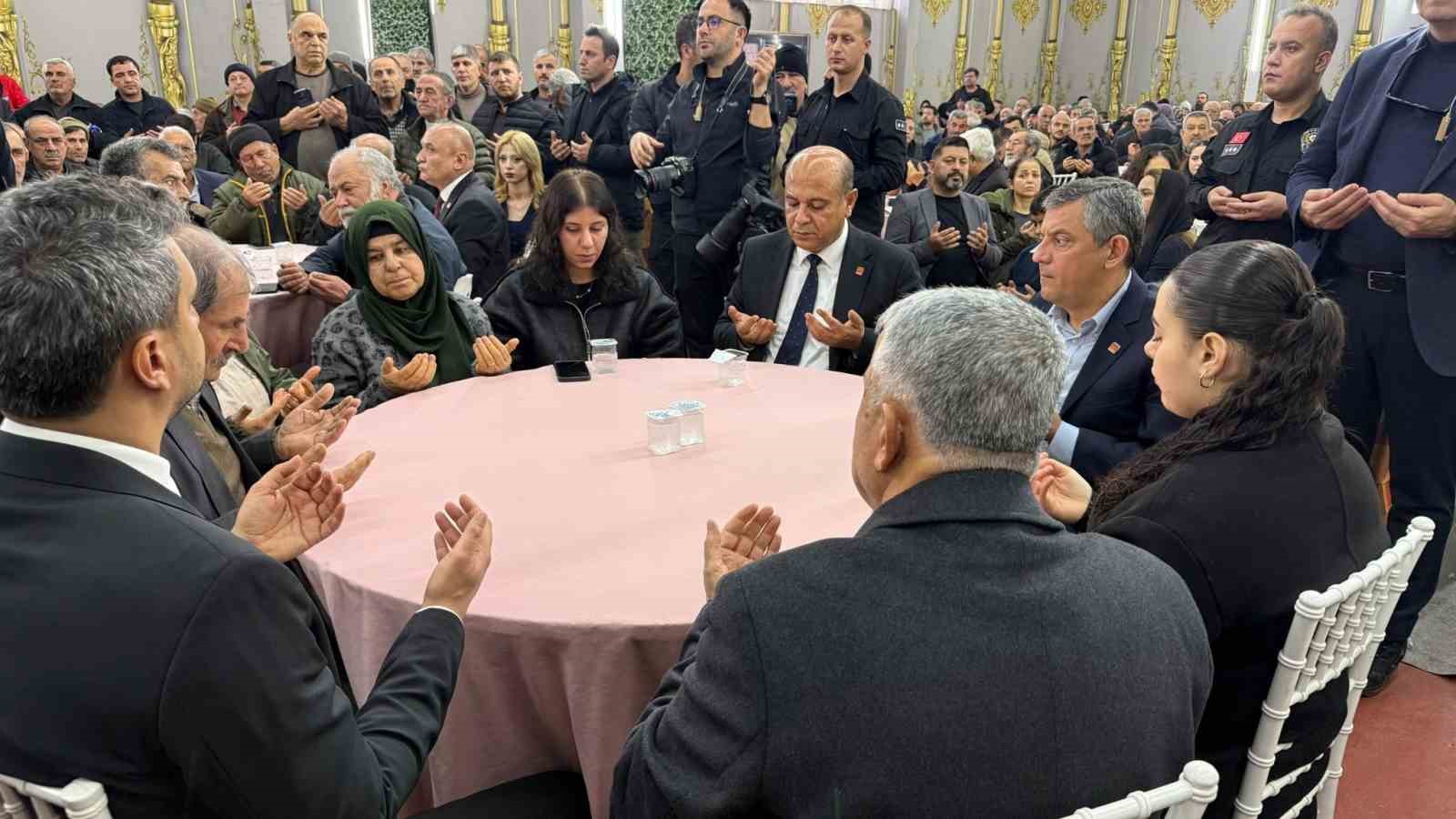 CHP Genel Başkanı &Ouml;zel depremin 3. yıl d&ouml;n&uuml;m&uuml;nde Gaziantep&rsquo;i ziyaret etti
