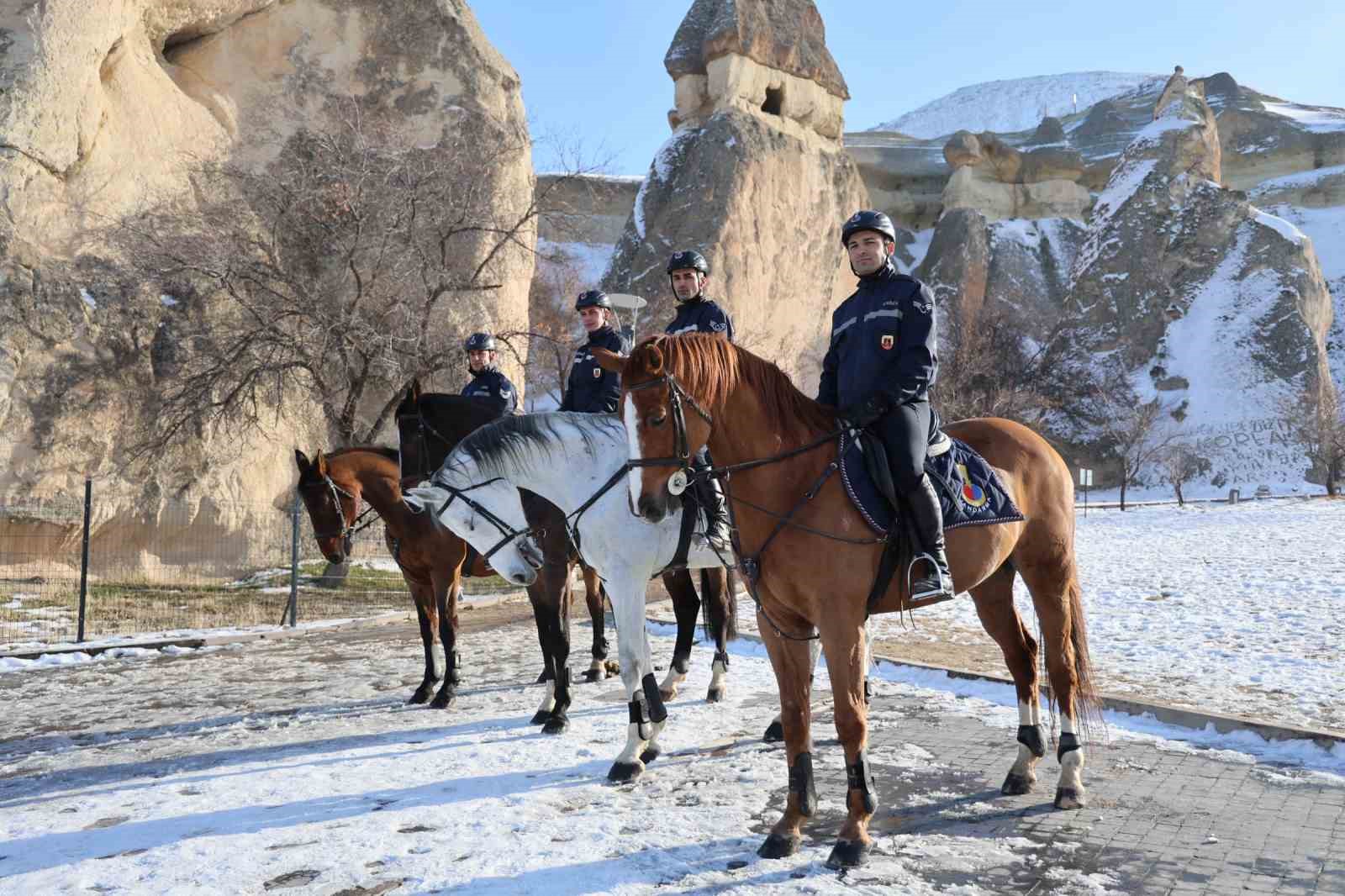 JAKEM’de atlar eğitimde