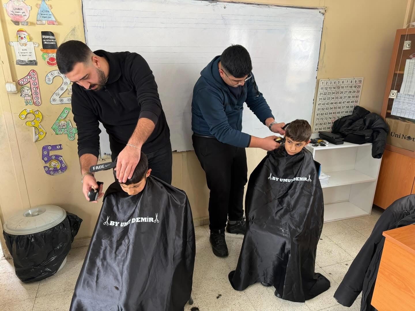 K&ouml;y okullarında eğitim g&ouml;ren &ouml;ğrencilere kırtasiye malzemesi yardımı
