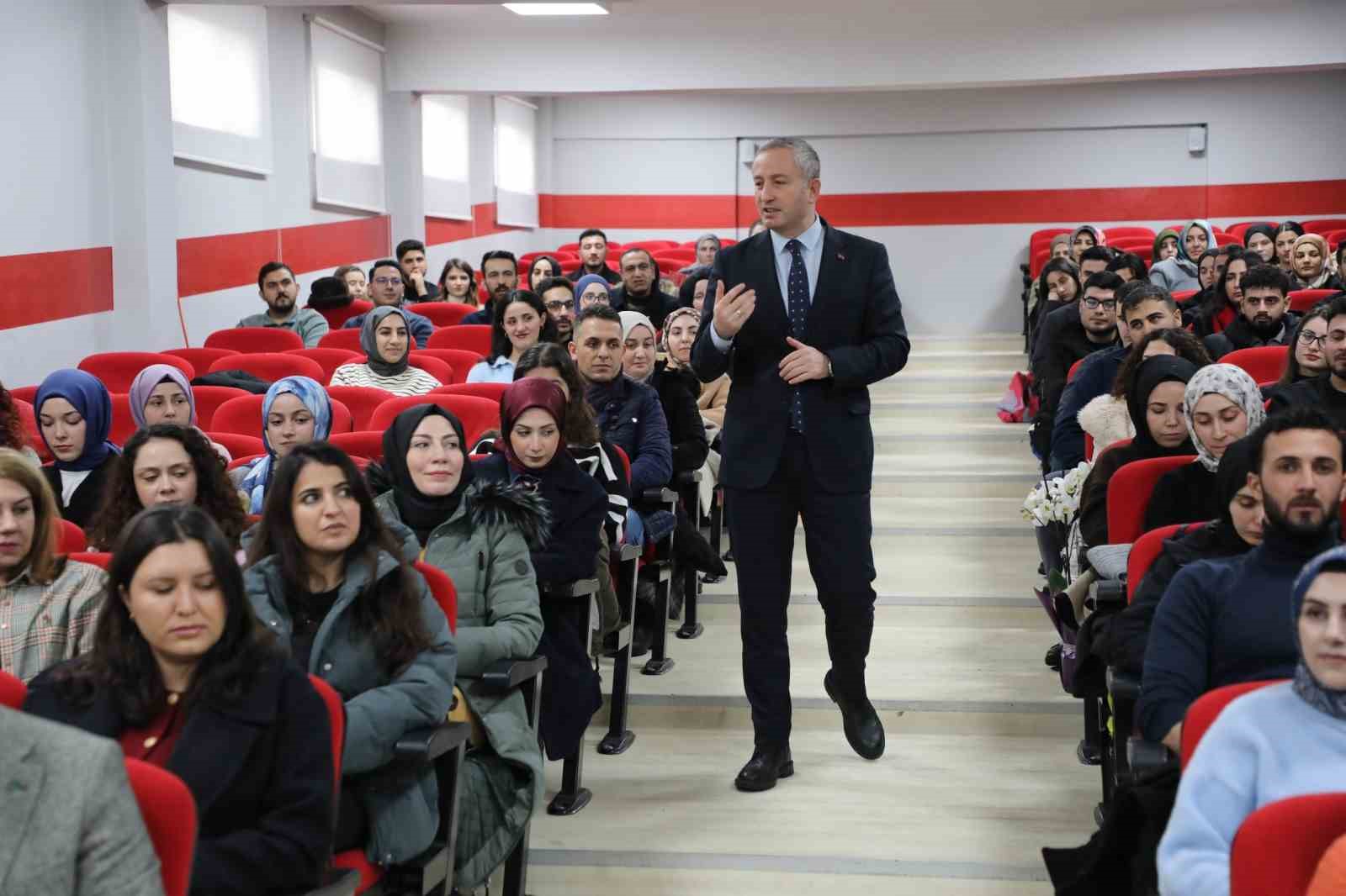 Ağrı Milli Eğitim M&uuml;d&uuml;r&uuml; K&ouml;krek: "Kapımız &ouml;ğretmenlerimize her zaman a&ccedil;ık"
