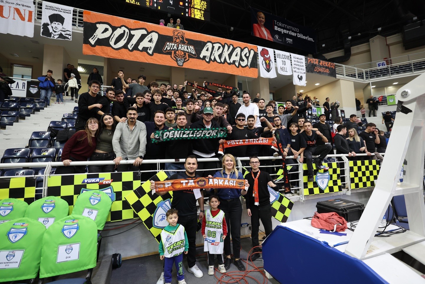 Anadolu Efes galibiyeti Merkezefendi&rsquo;de y&uuml;zleri g&uuml;ld&uuml;rd&uuml;
