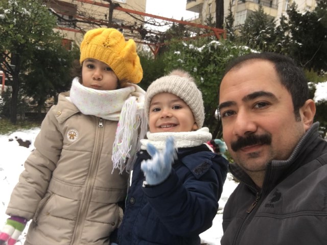 Depremde eşi ve 2 &ccedil;ocuğunu kaybeden baba: 