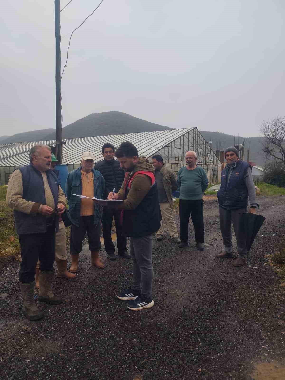 Gazipaşa&rsquo;da dolu ve fırtınadan 214 &uuml;retici zarar g&ouml;rd&uuml;
