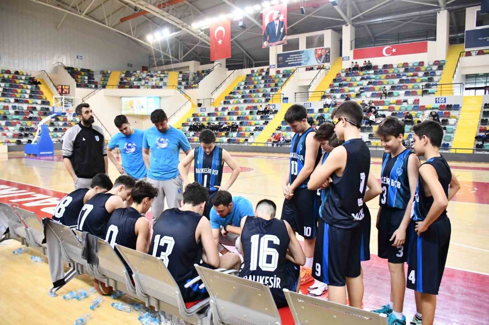 U14 Erkekler Basketbol b&ouml;lge şampiyonası Balıkesir&rsquo;de başladı
