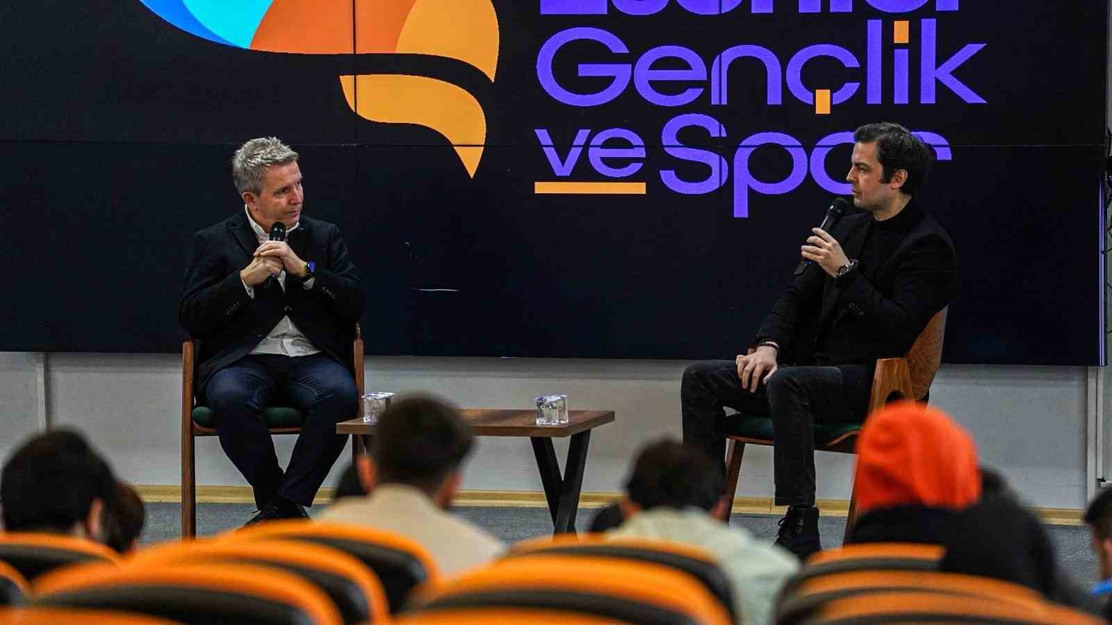 Spor yayıncılığının deneyimli isimleri gen&ccedil;lerle buluştu
