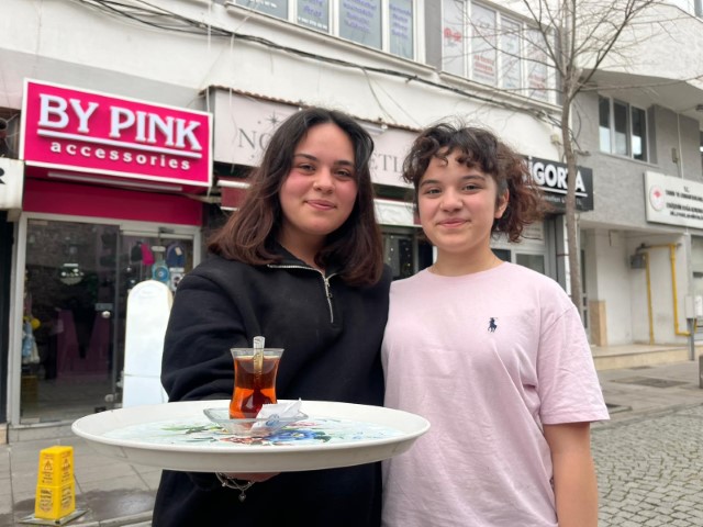 Sosyal medya yerine hayaline odaklandı, 3 sene &ccedil;alışıp biriktirdiği para ile 18 yaşında kafe a&ccedil;tı