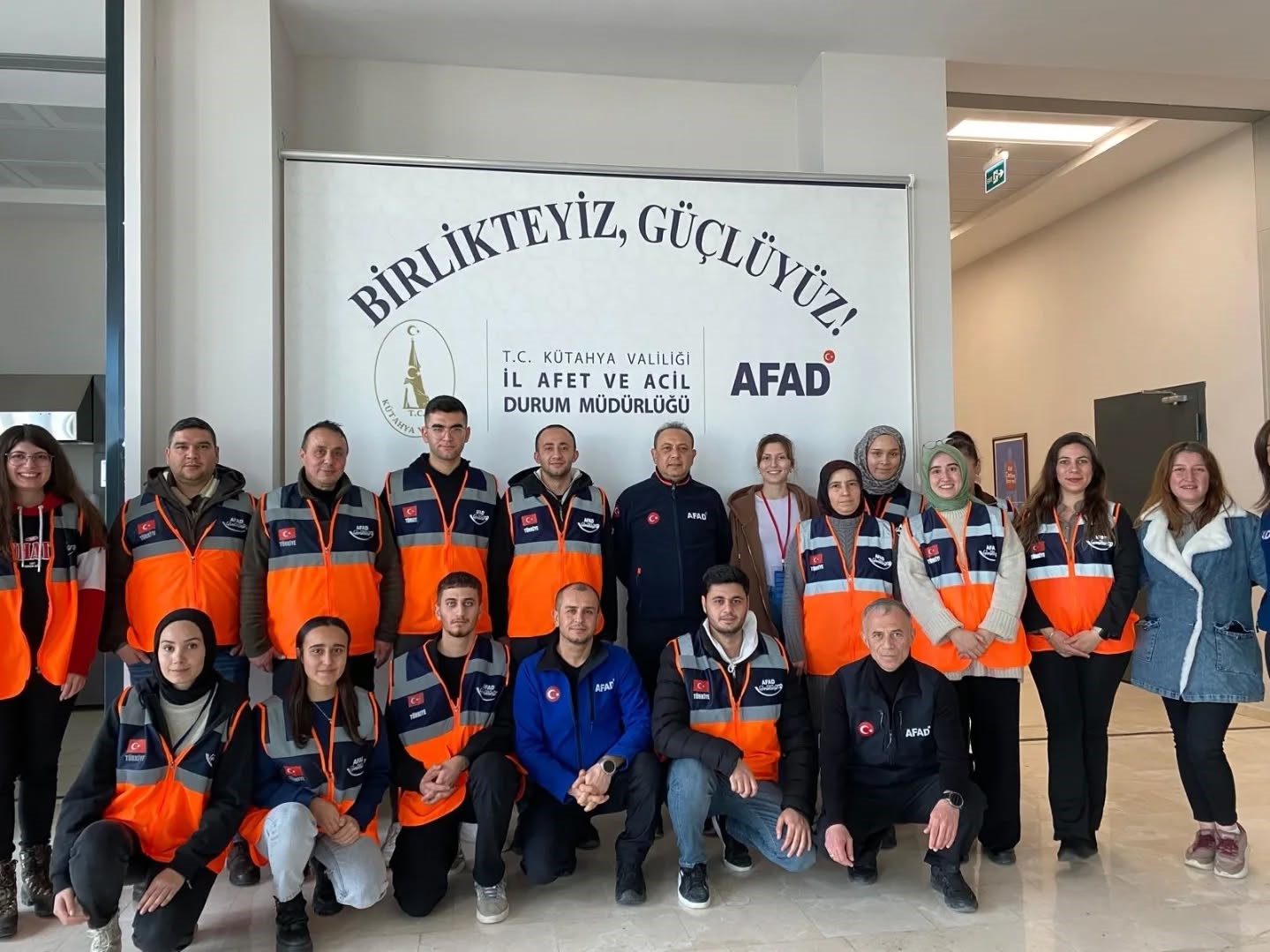 K&uuml;tahya&rsquo;da 21 g&ouml;n&uuml;ll&uuml;ye AFAD eğitimi verildi
