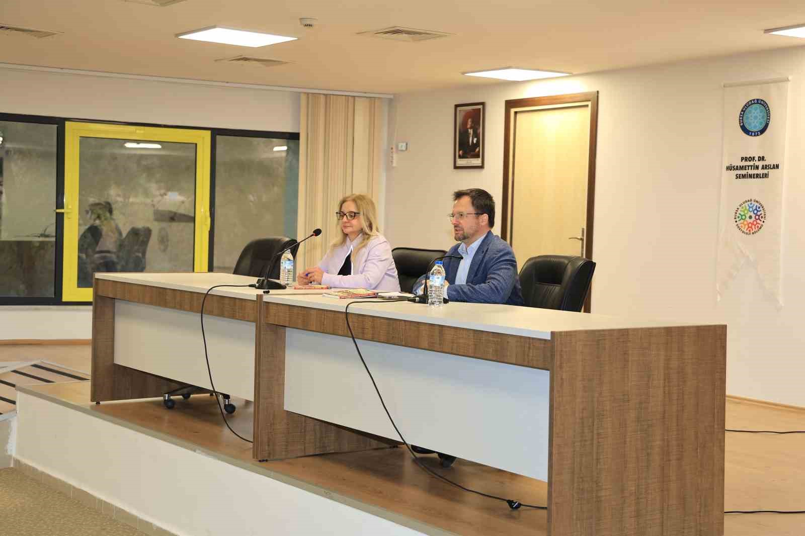 BU&Uuml;&rsquo;de "Modern d&uuml;nyanın k&ouml;kenleri" konuşuldu
