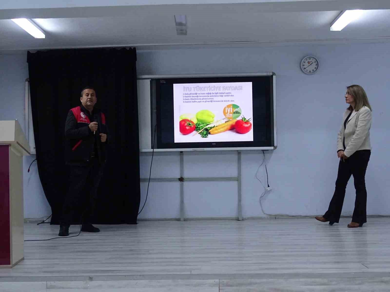 Havran İmam Hatip Ortaokulu’nda organik tarım ve iyi tarım uygulamaları eğitimi verildi