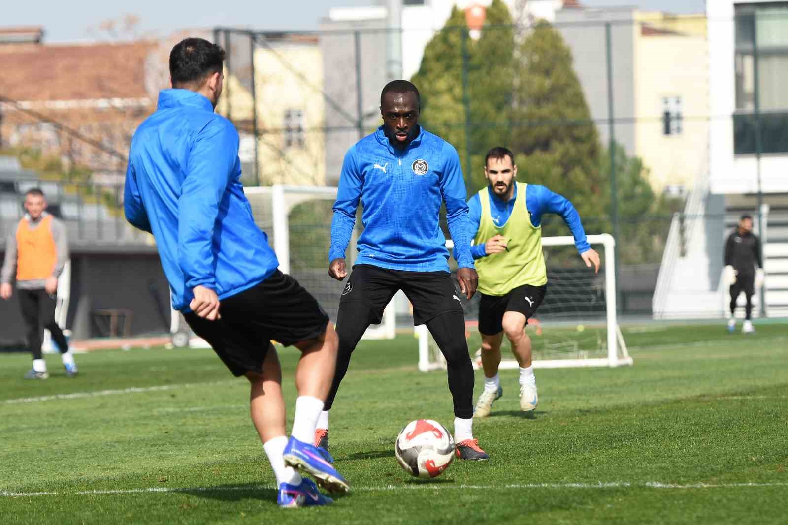 Manisa FK, Boluspor ma&ccedil;ı hazırlıklarını s&uuml;rd&uuml;rd&uuml;
