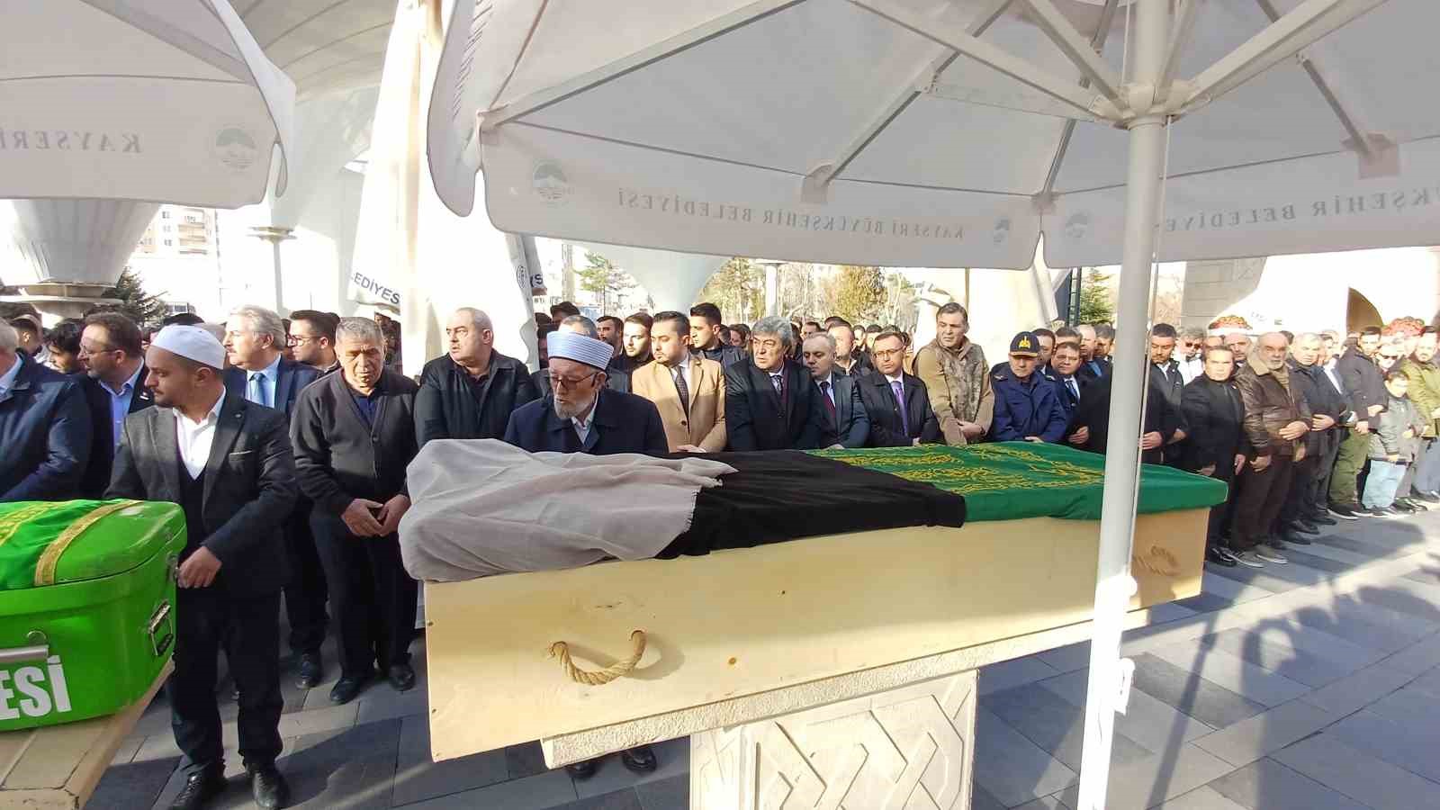 KAYSO Başkanı Mehmet B&uuml;y&uuml;ksimitci&rsquo;nin annesi son yolculuğuna uğurlandı

