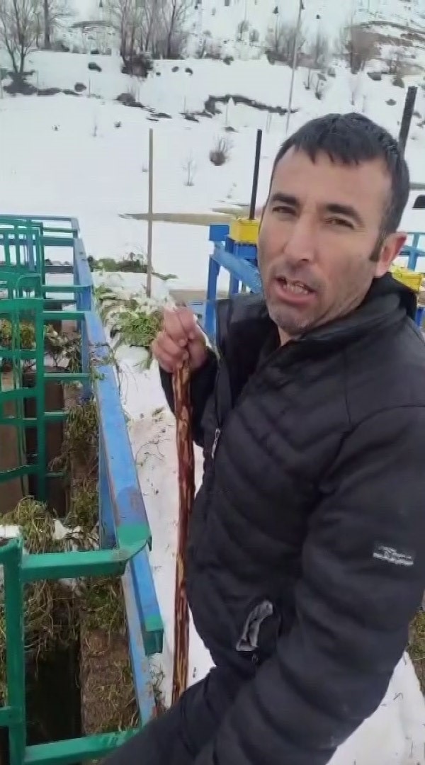 Vicdanları tonlarca suyun boşa akmasına izin vermedi, DSİ&rsquo;nin yapması gerekeni kendileri yaptı
