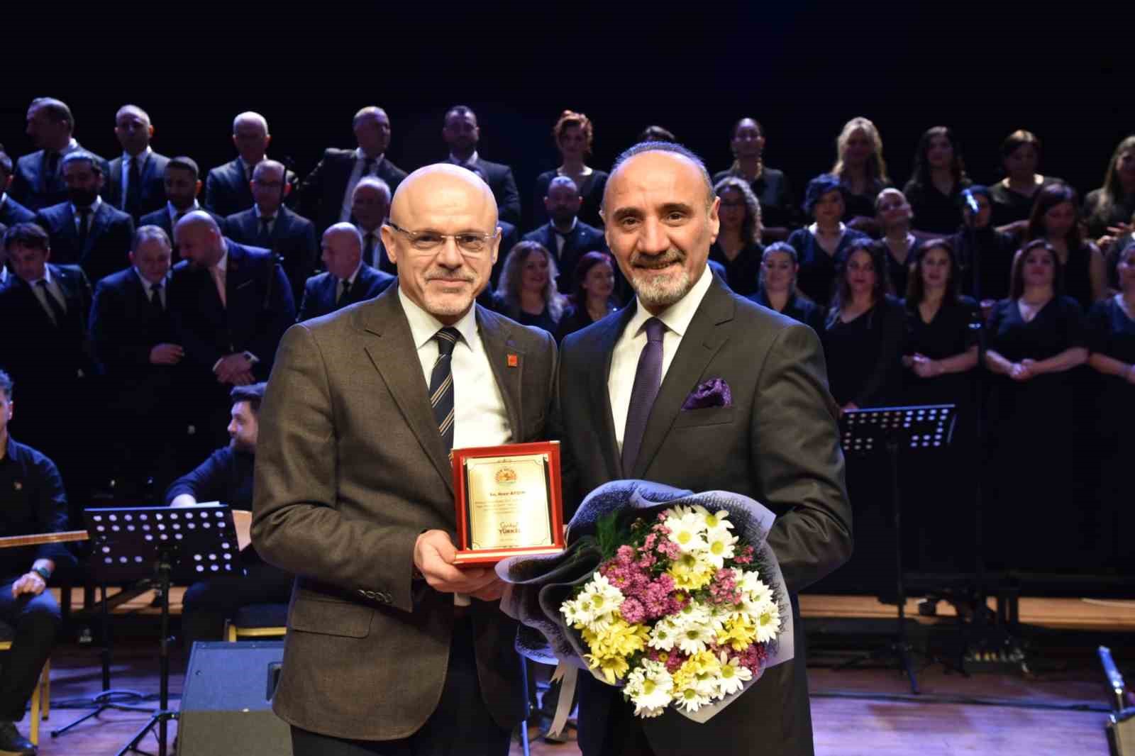 Aşık Mahzuni t&uuml;rk&uuml;lerle anıldı
