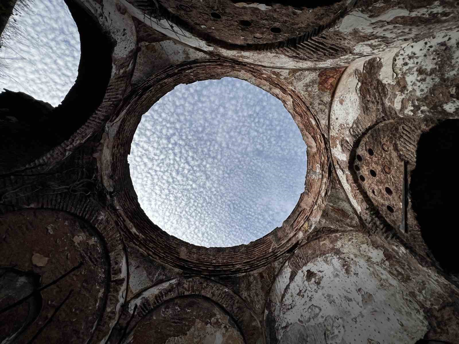 Sultanahmet&rsquo;teki tarihi Arasta Hamamı restore edilecek, kadınların el emekleri sergilenecek
