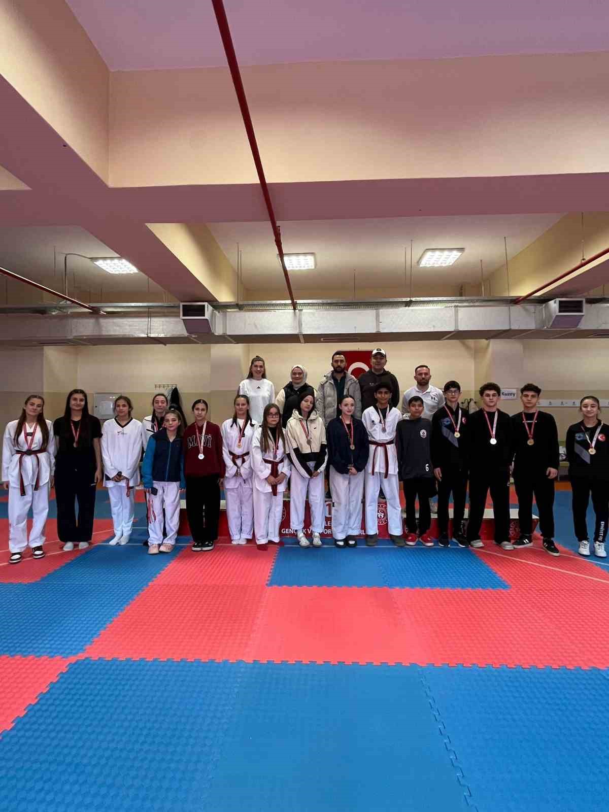 Bilecik&rsquo;te okul spor faaliyetleri Taekwondo Gen&ccedil;ler İl Birinciliği tamamlandı
