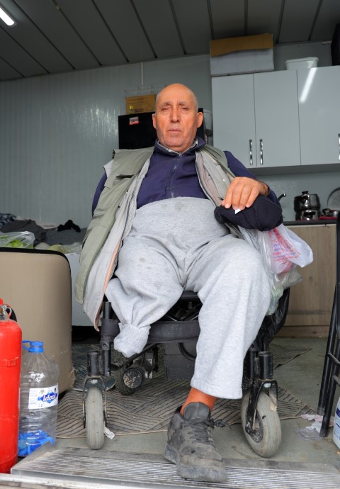 Enkazdan 6 g&uuml;n sonra kurtuldu, kolunu ve bacağını kaybetti