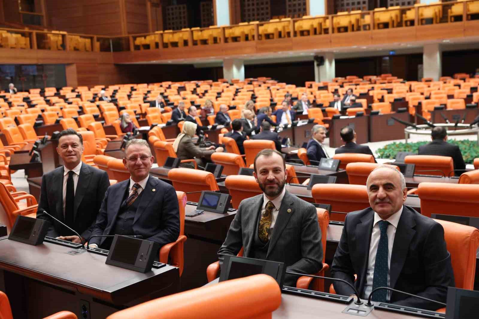 Milletvekili Hatipoğlu&rsquo;nun meclis mesaisi s&uuml;r&uuml;yor
