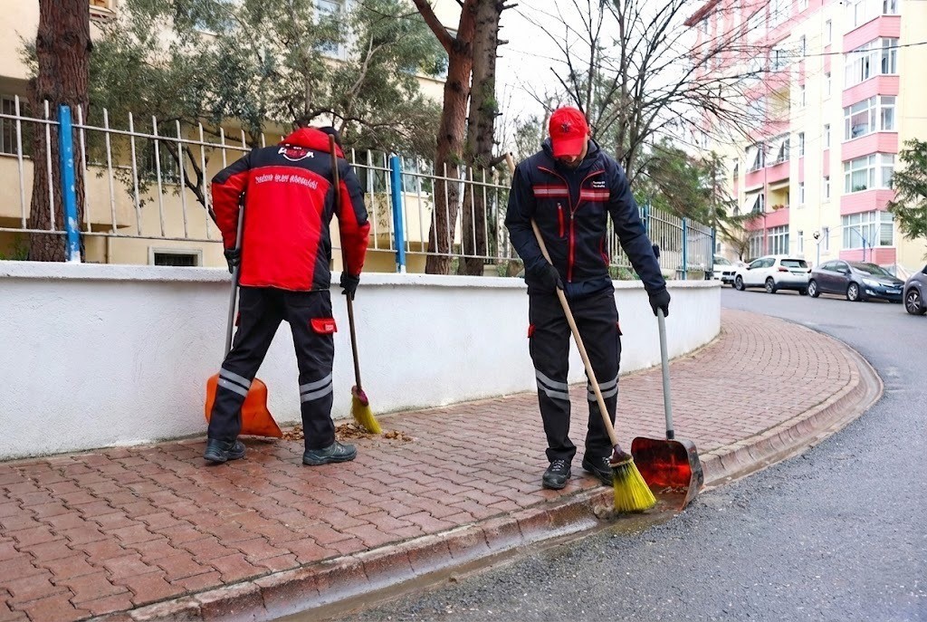 &Uuml;mraniye Belediyesinin temizlik &ccedil;alışmaları aralıksız devam ediyor
