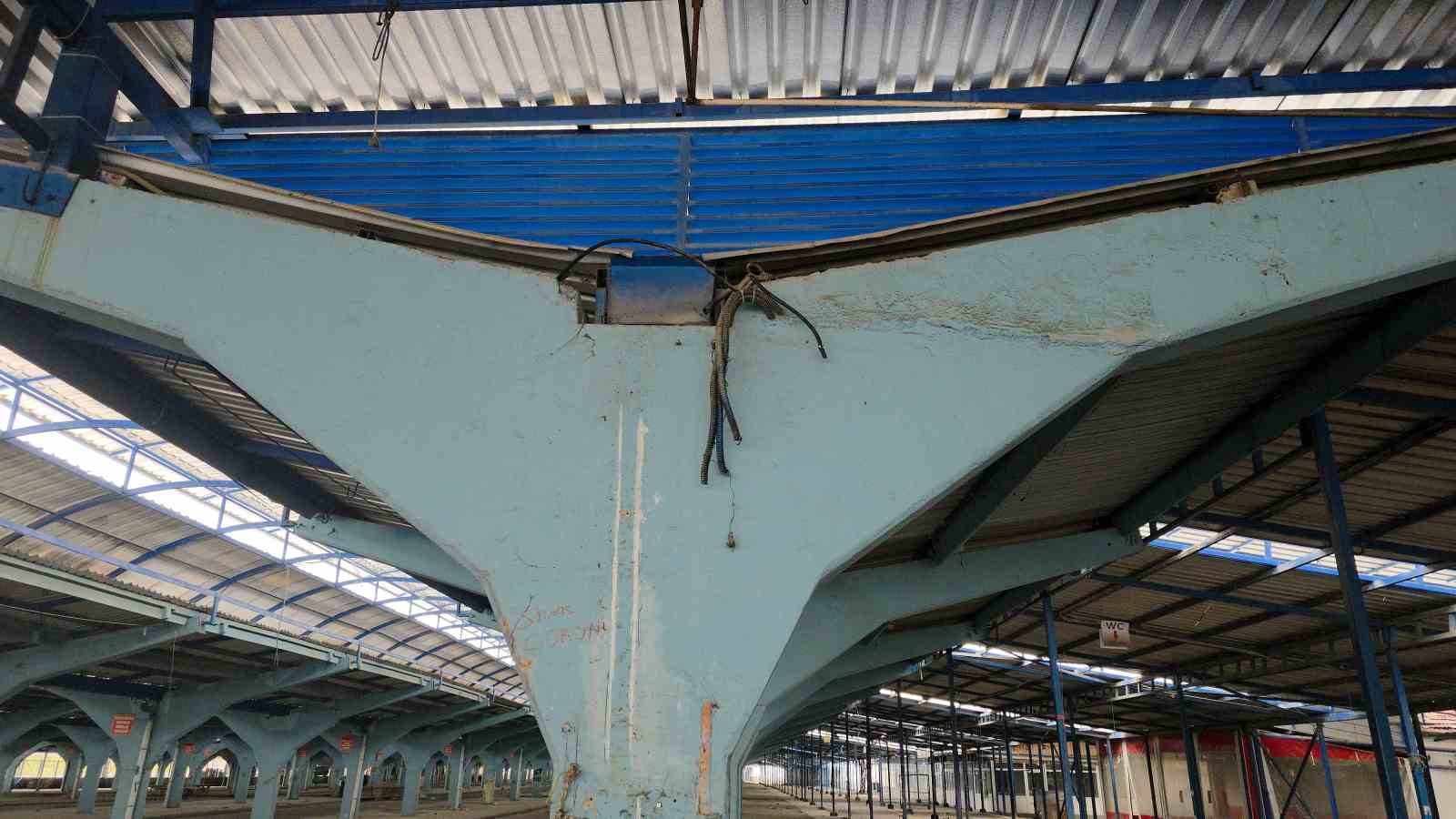 Kapanan Ulus Pazarı&rsquo;nın elektrik tesisatı s&ouml;k&uuml;ld&uuml;: Edirne Belediyesi 22 yıldır kurulan pazarı kapattı
