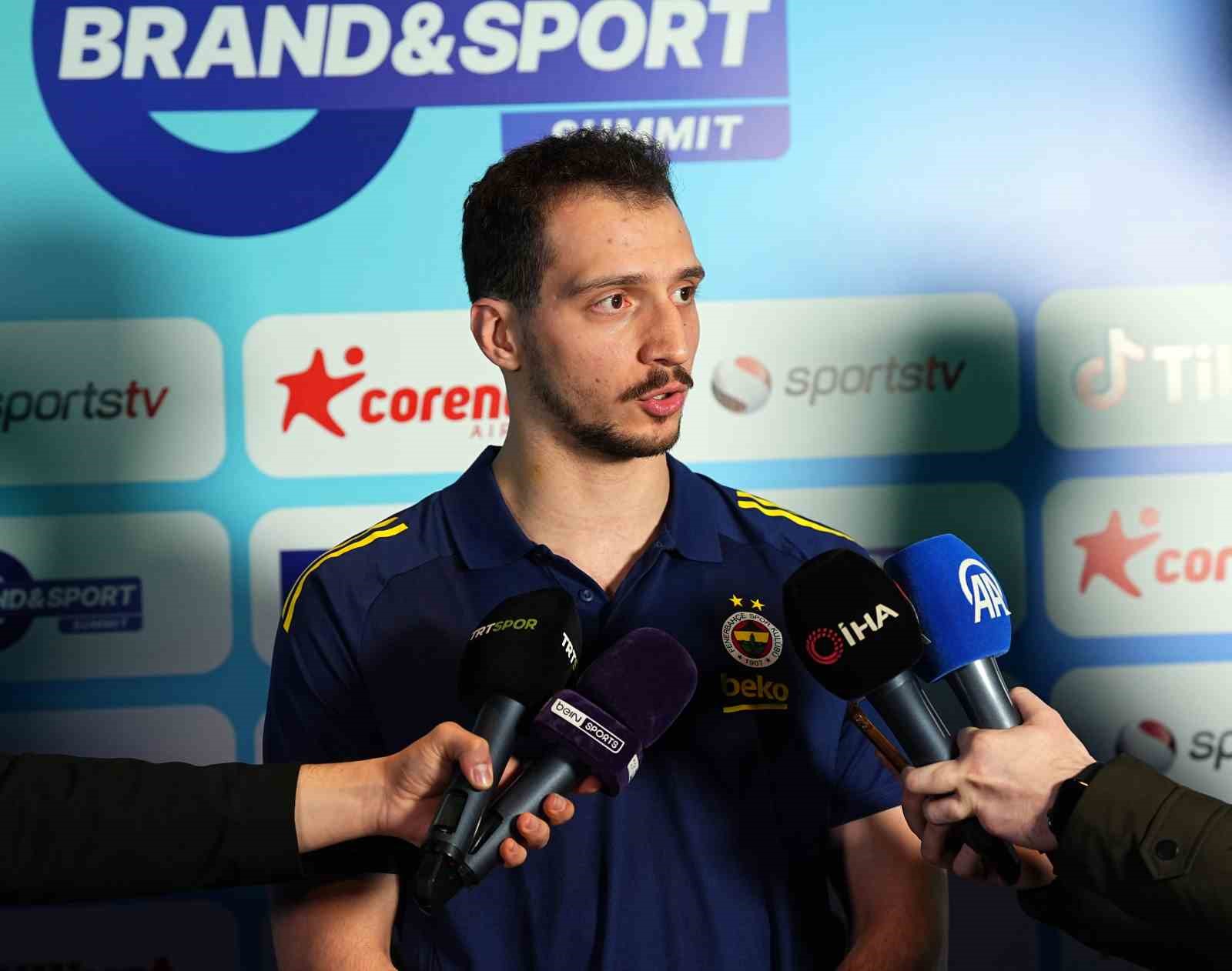 Mert Emre Ekşioğlu: "Alabileceğimiz b&uuml;t&uuml;n kupaları almak istiyoruz"
