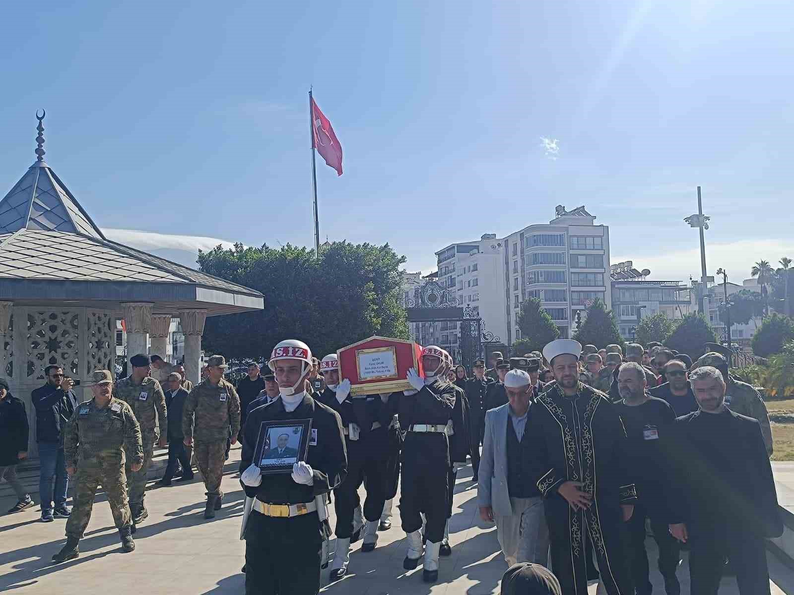 Şehit Astsubay Kıdemli Baş&ccedil;avuş memleketinde son yolculuğuna uğurlandı
