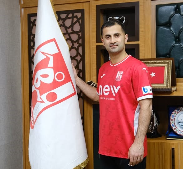 Balıkesirspor, Ozan, H&uuml;seyin Melih ve Mert H&uuml;seyin&rsquo;e imza attırdı
