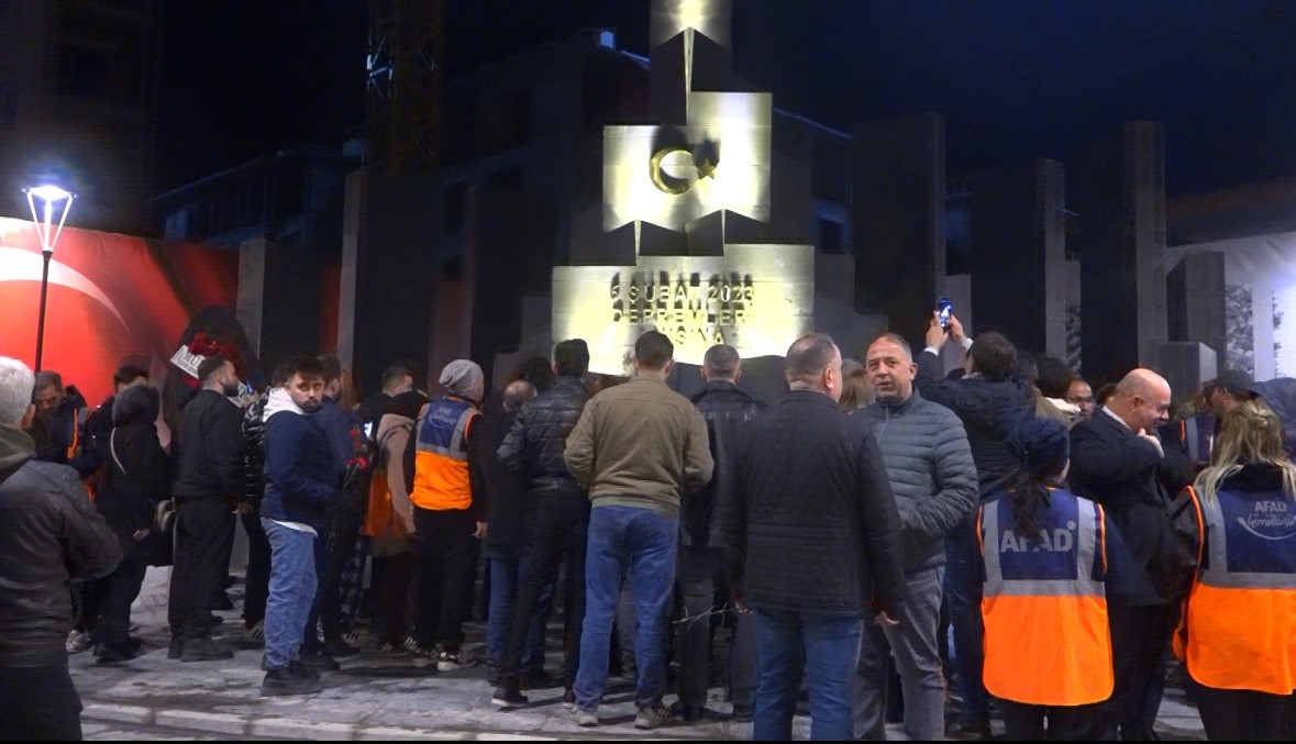 Osmaniye&rsquo;de 6 Şubat depremlerinin 3. yılında deprem şehitleri anıldı
