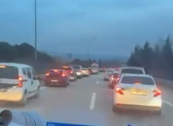 Bursa&rsquo;da yoğun trafikte, fermuar sistemi takdir topladı
