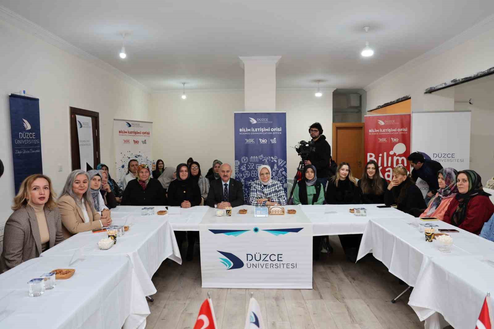 Bilim Kafede &ccedil;ocuklarda şiddet eğilimi her y&ouml;n&uuml;yle ele alındı
