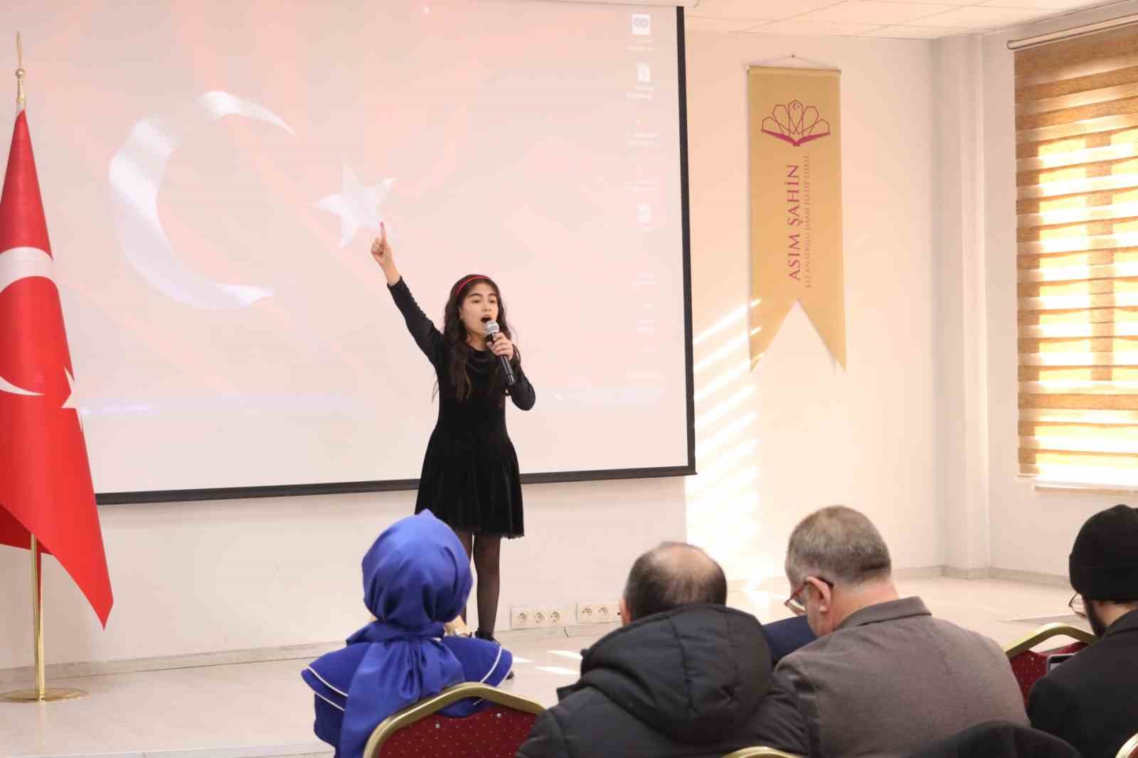 İstiklal Marşı&rsquo;nı en g&uuml;zel okumak i&ccedil;in yarıştılar
