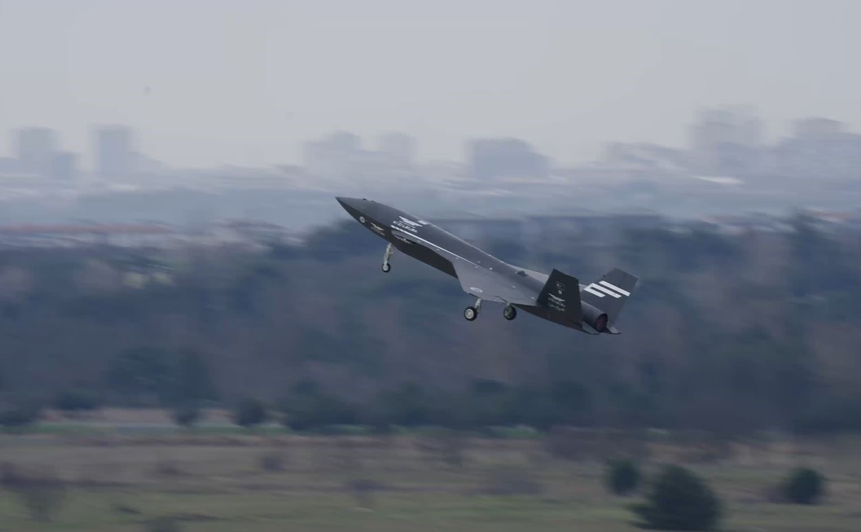 Bayraktar KIZILELMA eğitim u&ccedil;uşunu başarıyla tamamladı
