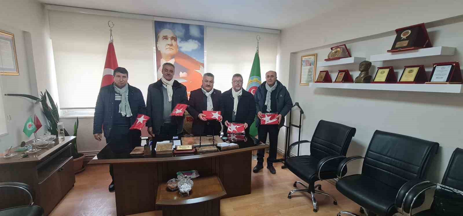 Buldanlı &uuml;reticilerden bayrak kampanyası
