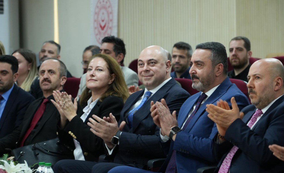 Erdemir&rsquo;den şehit yakınları ve gazilere sanat alanında destek
