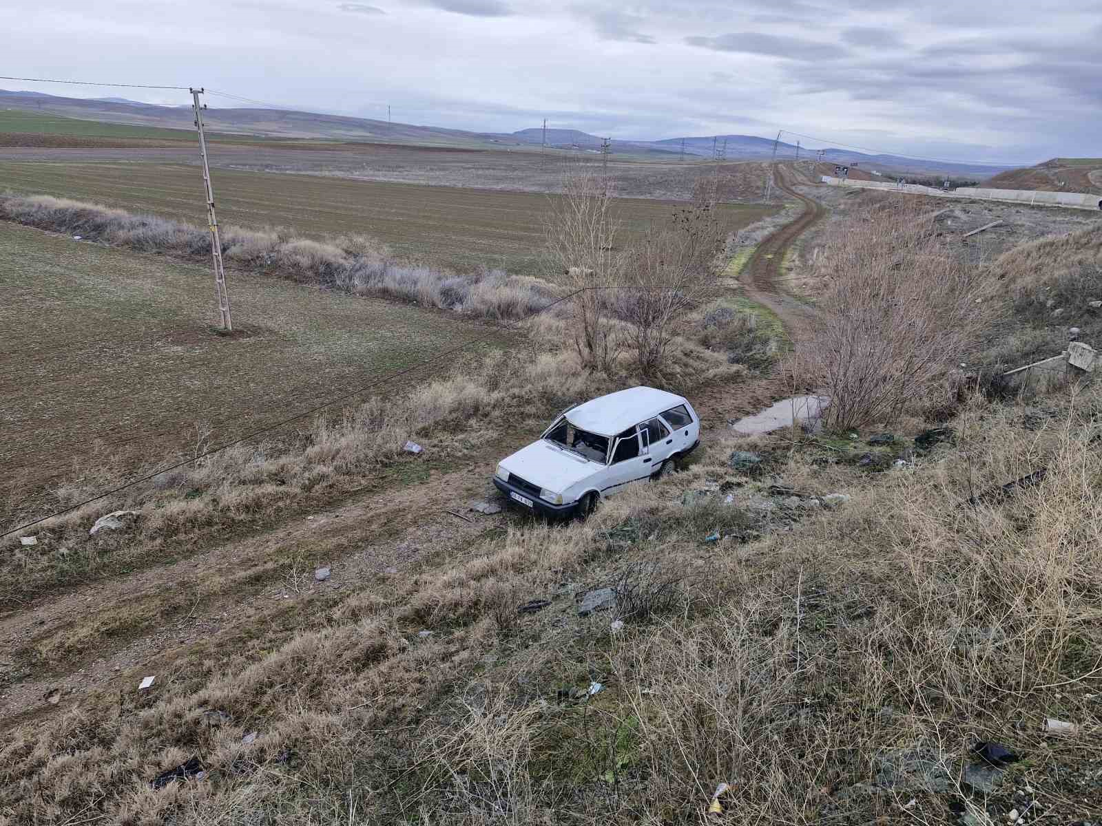 &Ccedil;orum&rsquo;da Tofaş şarampole u&ccedil;tu: 3 yaralı
