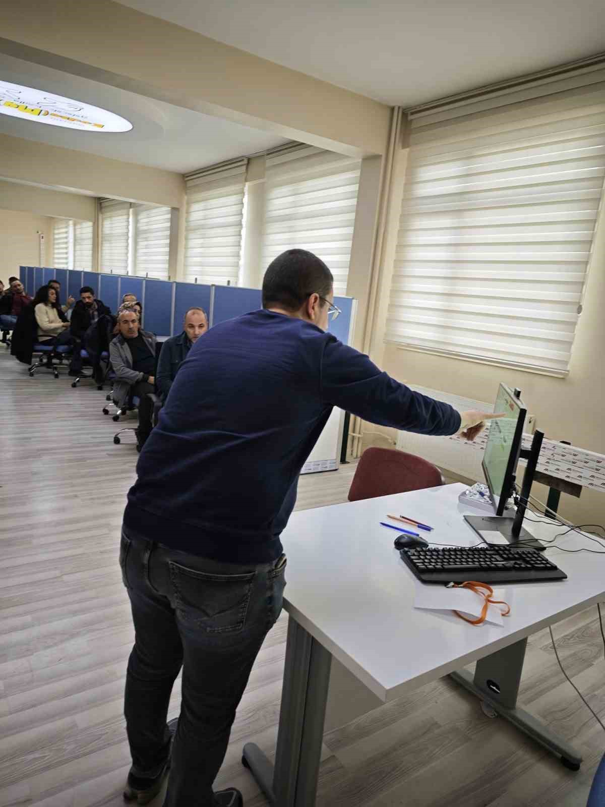 Sarıg&ouml;l&rsquo;de &ouml;ğretmenlere e-Sınav eğitimi
