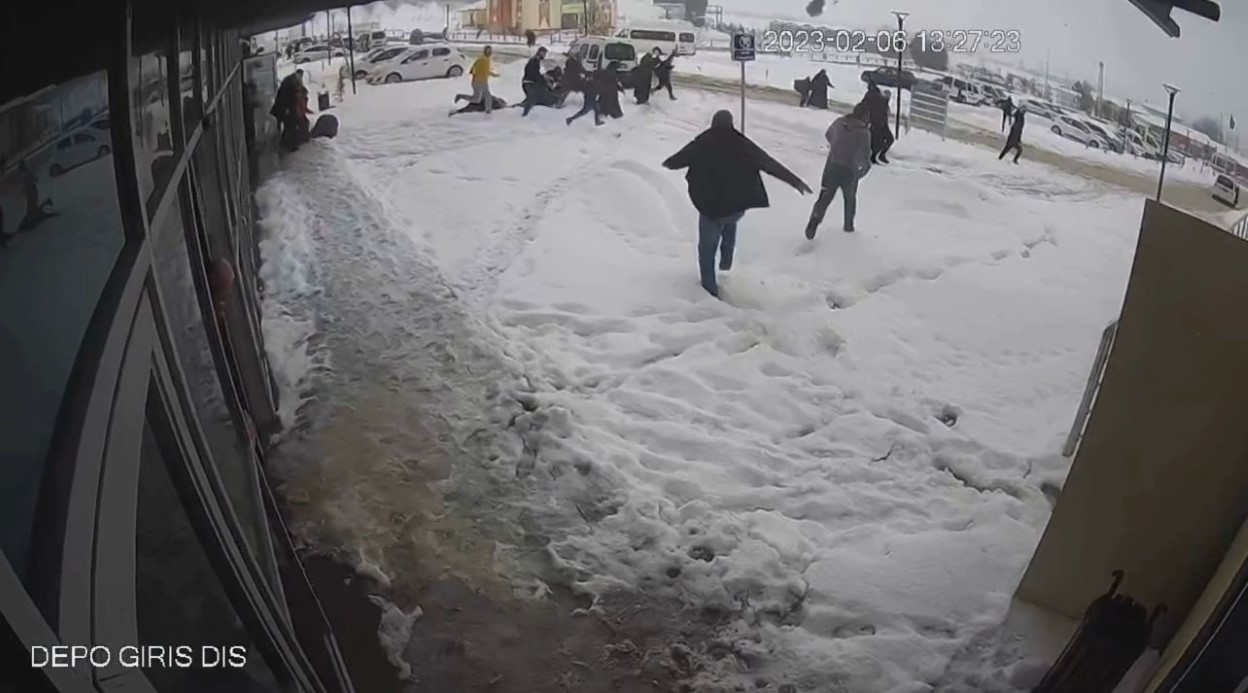 Malatya&rsquo;da 7,6&rsquo;lık depremin hastanedeki panik anları kamerada