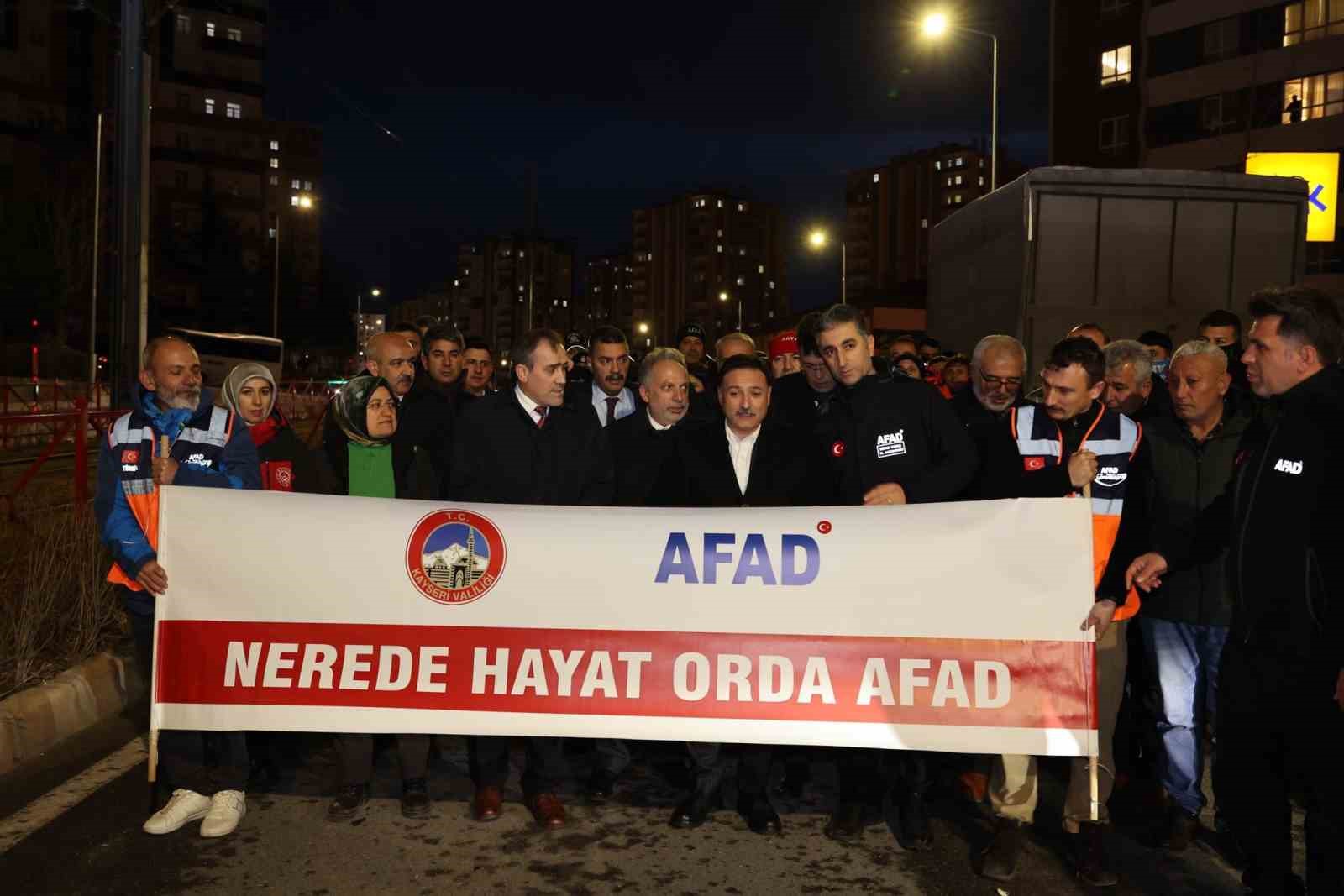 &rsquo;Asrın felaketi&rsquo;nin 3. yılında Kayseri&rsquo;de sessiz y&uuml;r&uuml;y&uuml;ş
